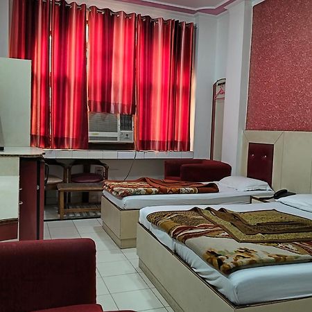Hotel Yatri International นิวเดลี ภายนอก รูปภาพ