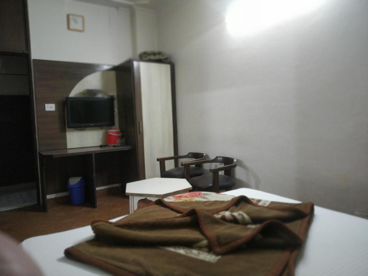 Hotel Yatri International นิวเดลี ภายนอก รูปภาพ