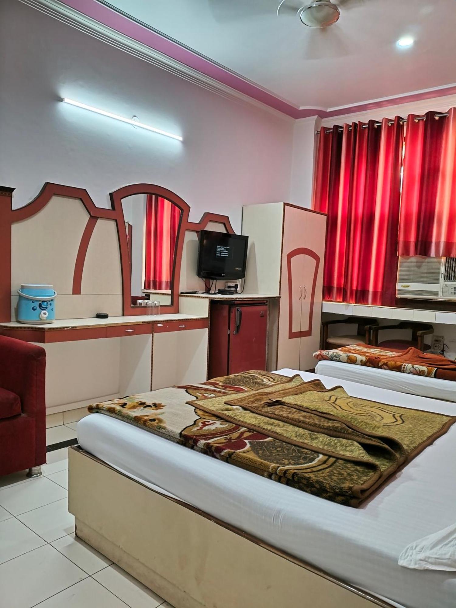 Hotel Yatri International นิวเดลี ภายนอก รูปภาพ