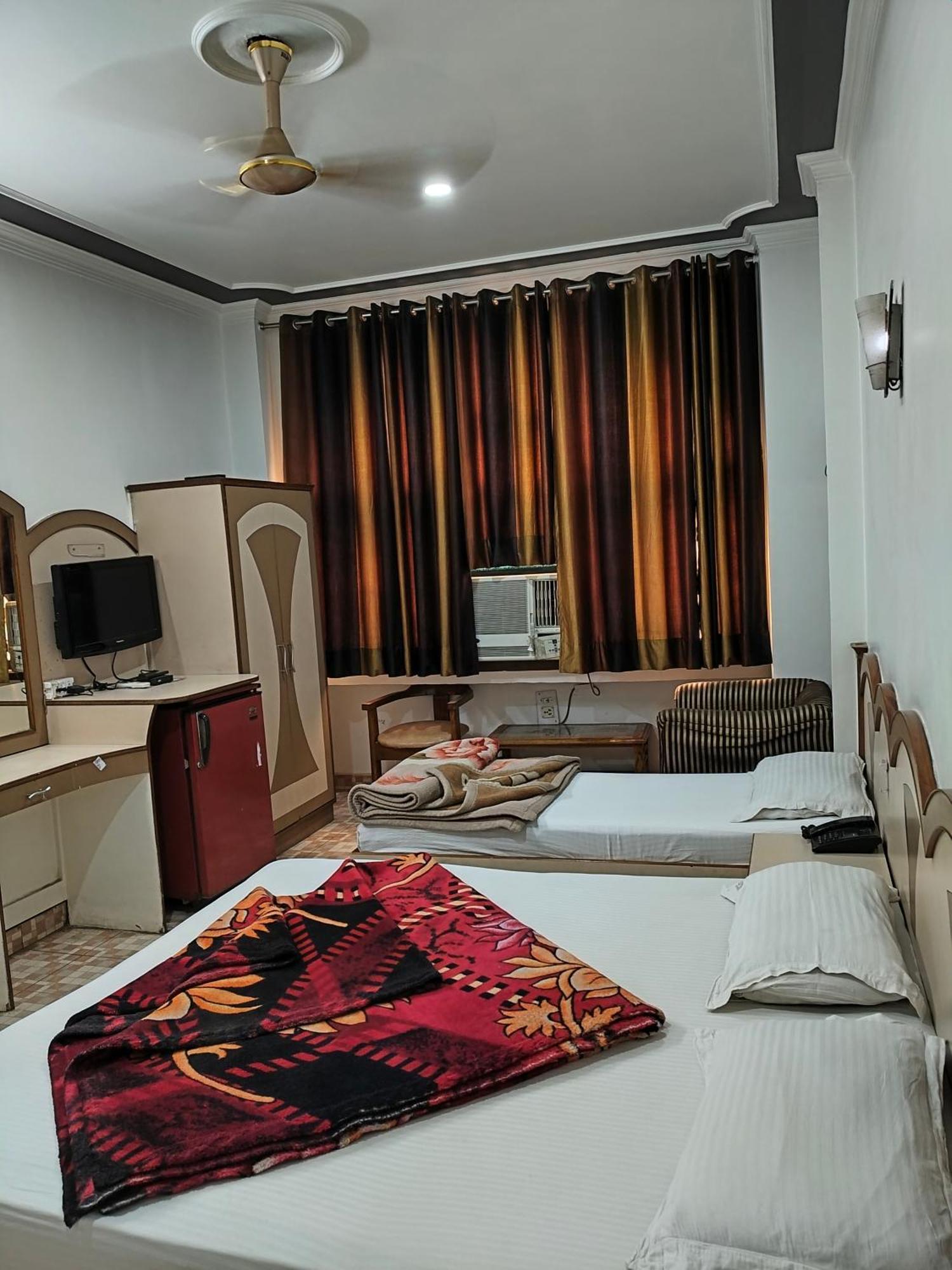 Hotel Yatri International นิวเดลี ภายนอก รูปภาพ