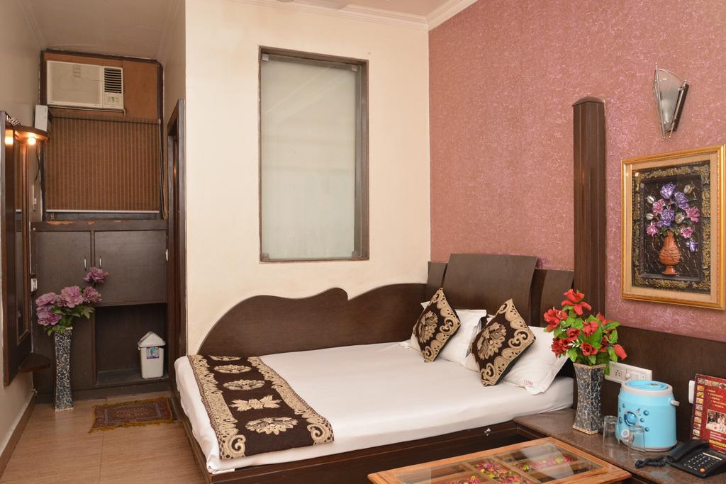 Hotel Yatri International นิวเดลี ภายนอก รูปภาพ