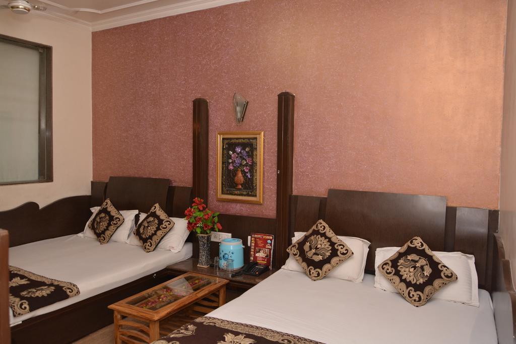 Hotel Yatri International นิวเดลี ภายนอก รูปภาพ