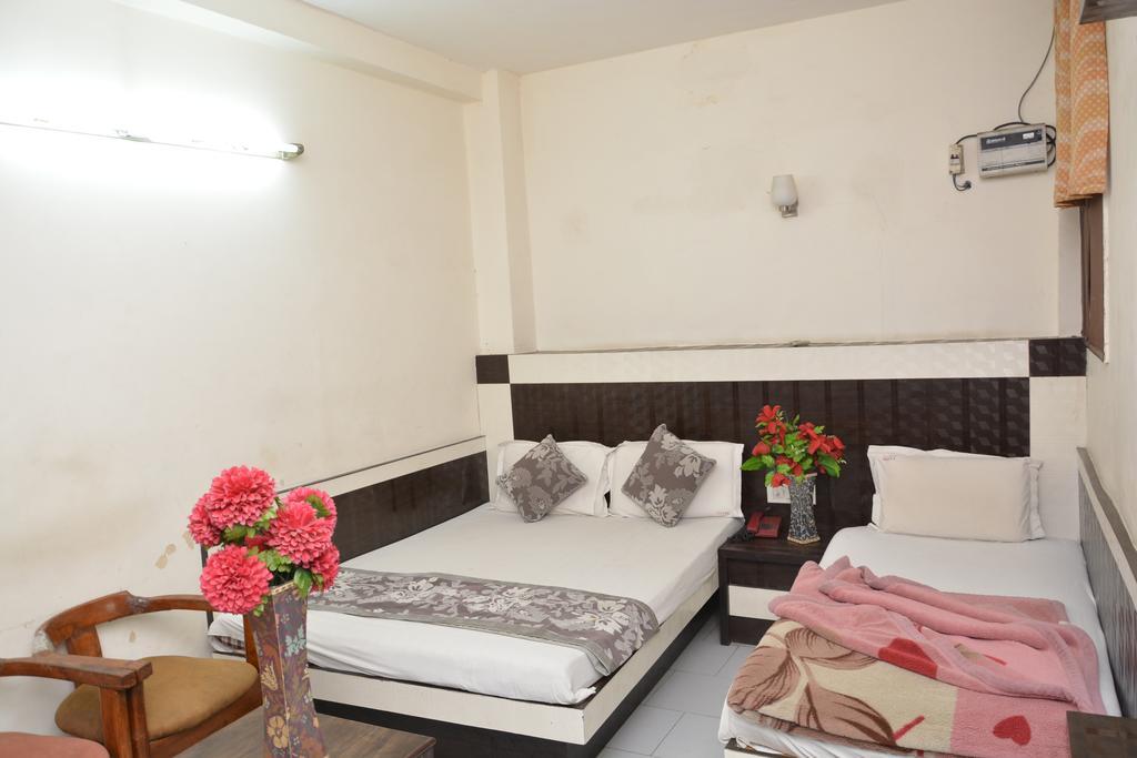 Hotel Yatri International นิวเดลี ภายนอก รูปภาพ