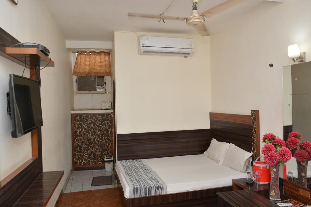 Hotel Yatri International นิวเดลี ภายนอก รูปภาพ