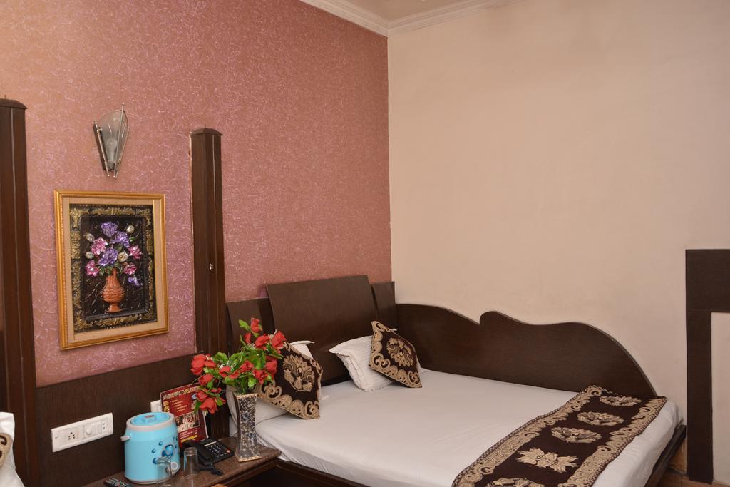 Hotel Yatri International นิวเดลี ภายนอก รูปภาพ