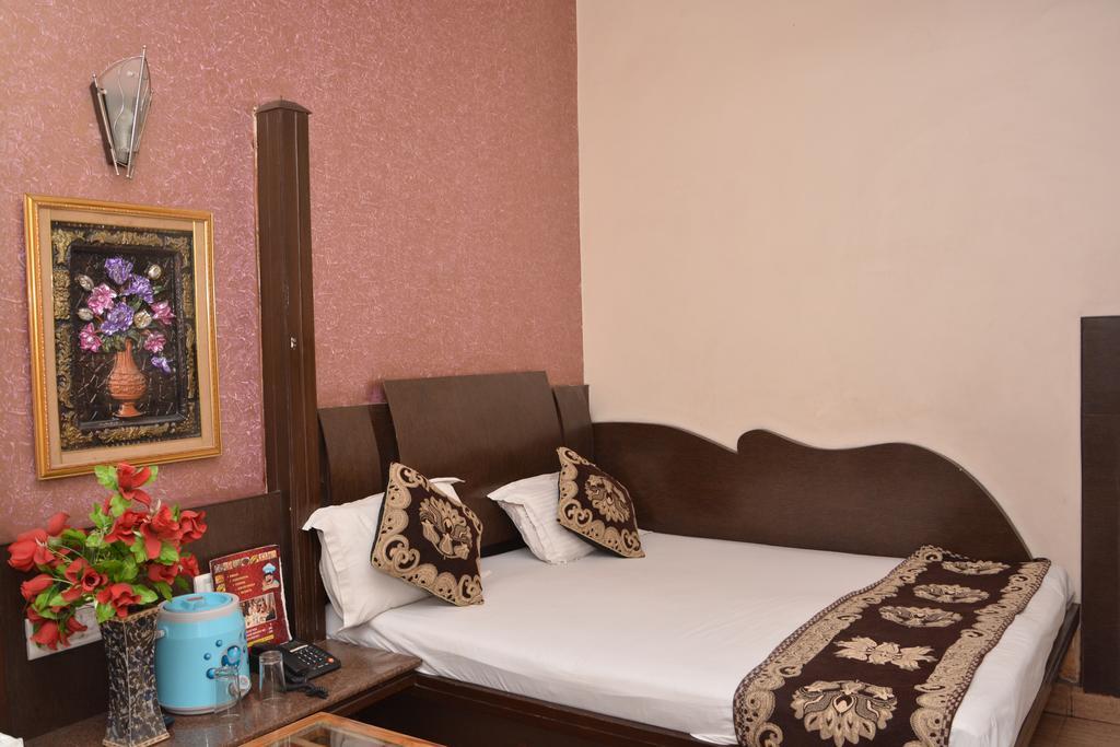 Hotel Yatri International นิวเดลี ภายนอก รูปภาพ